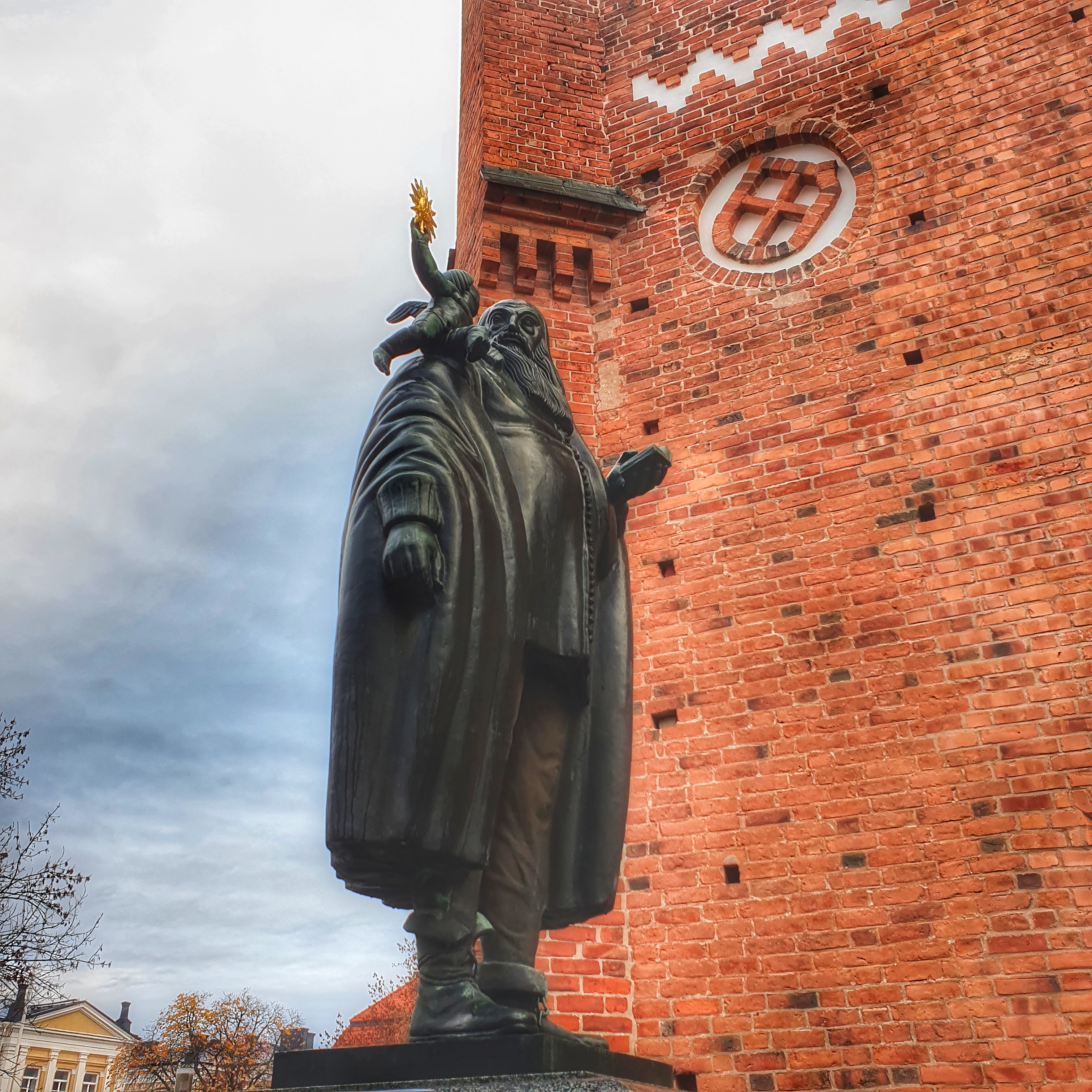 Staty_av_Johannes_Rudbeck_vid_Vasteras_Domkyrka_Rudbeck_400_ar_Photo_Stefan_Maurbakken_
