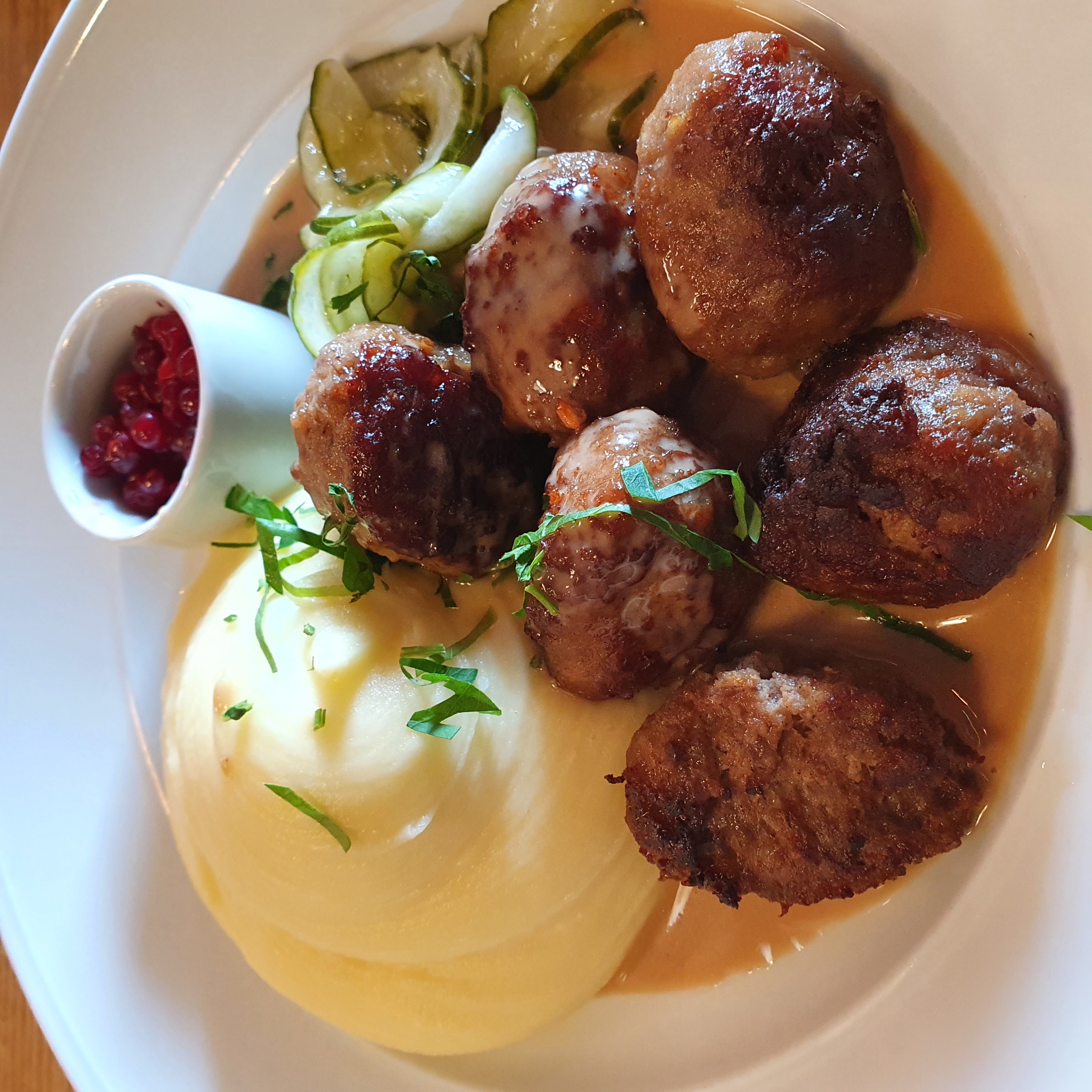 Verdeverdetravel_dengronaguiden_kulinariskvandring_pa_djurgarden_kottbullar_med_potatismos_och_lingonsylt_20220315_134341
