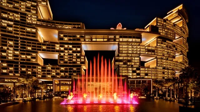 atlantis the royal-skyblazefountainfire