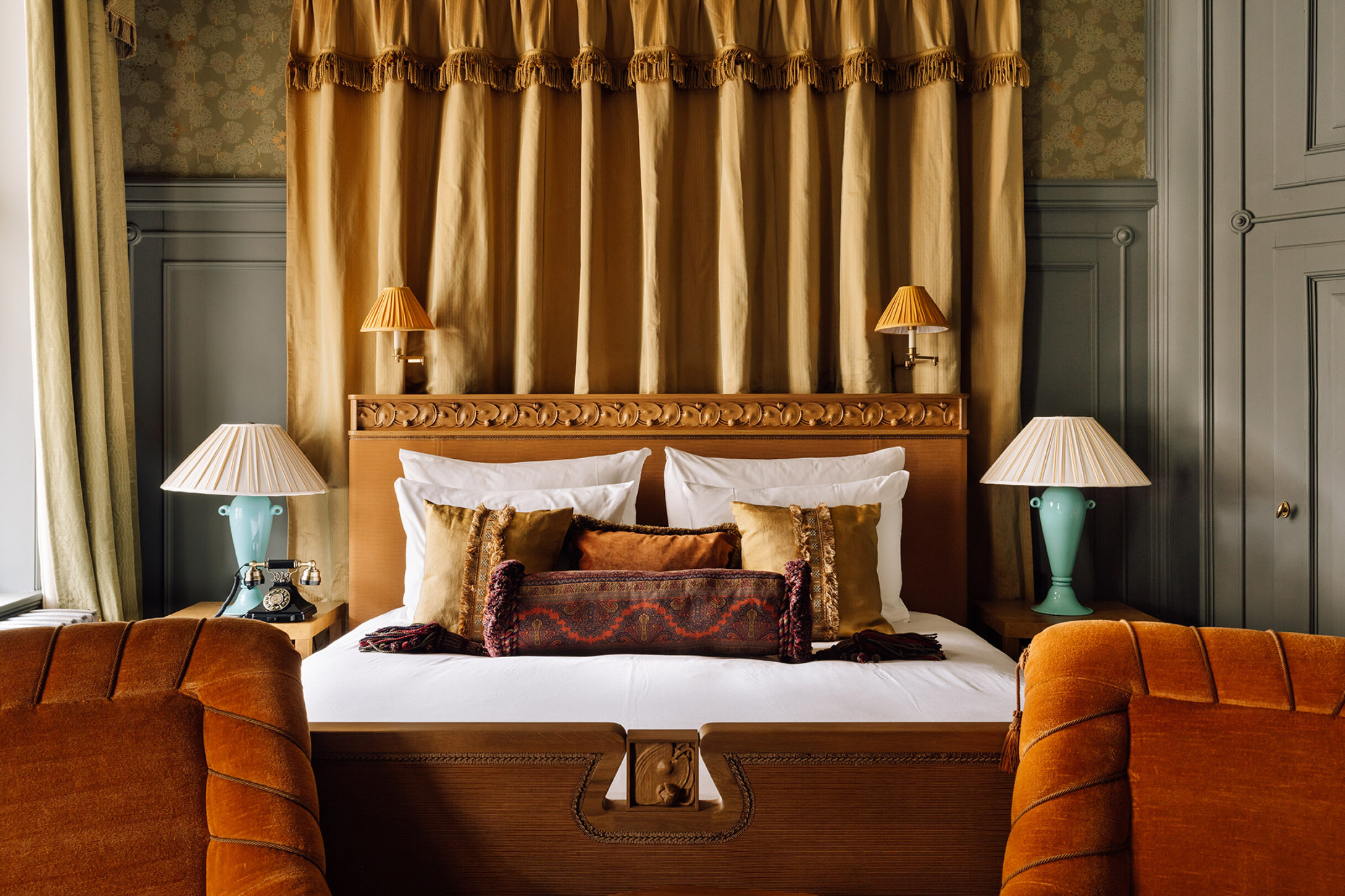 Sommerro-Villa-Inkognito-Deluxe-Room-2432x0-c-default