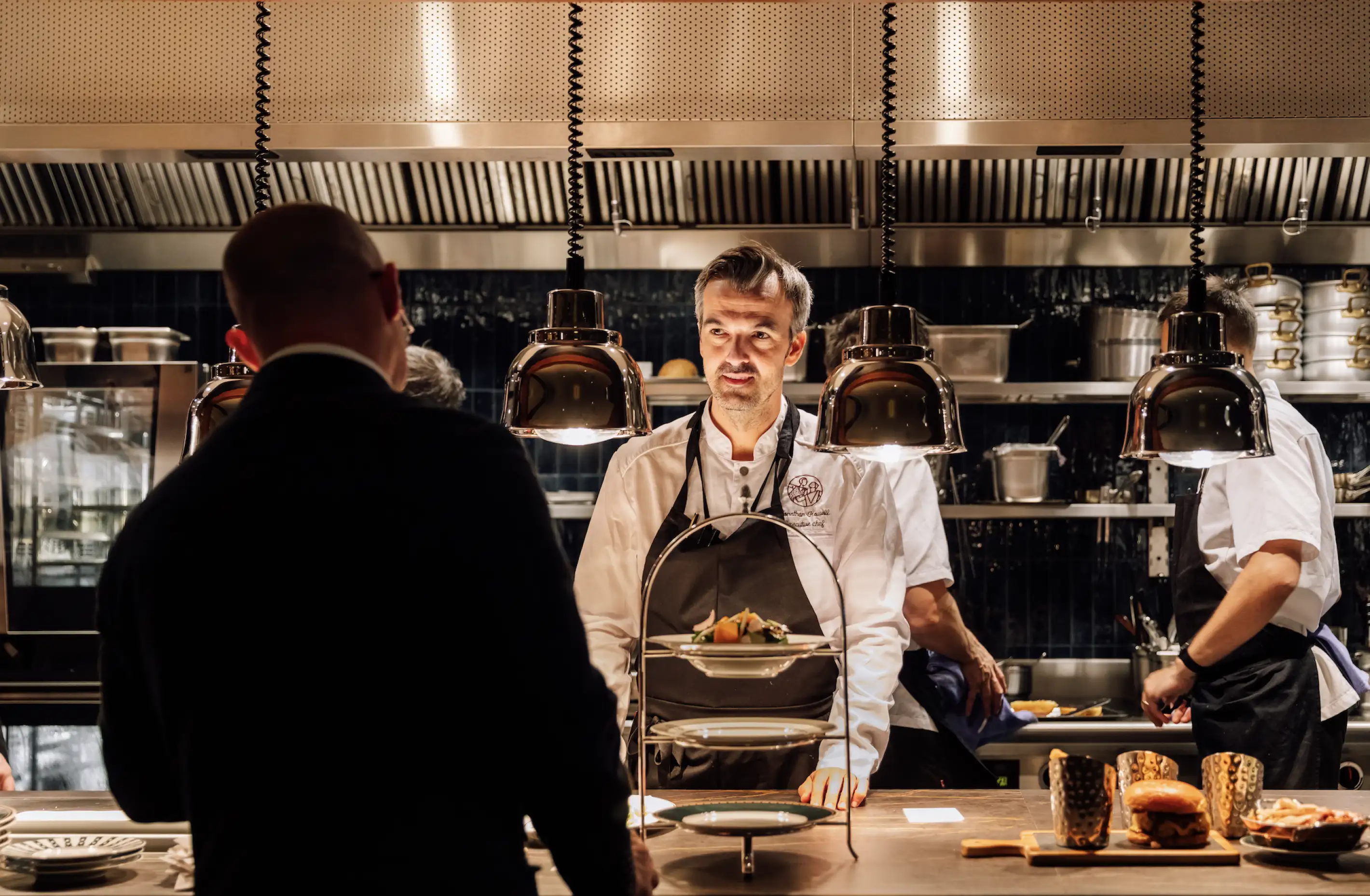 YXNzZXRzL21hZ2F6aW5lL2pvbmF0aGFuLWhvd2VsbC1zb21tZXJyby5wbmc=