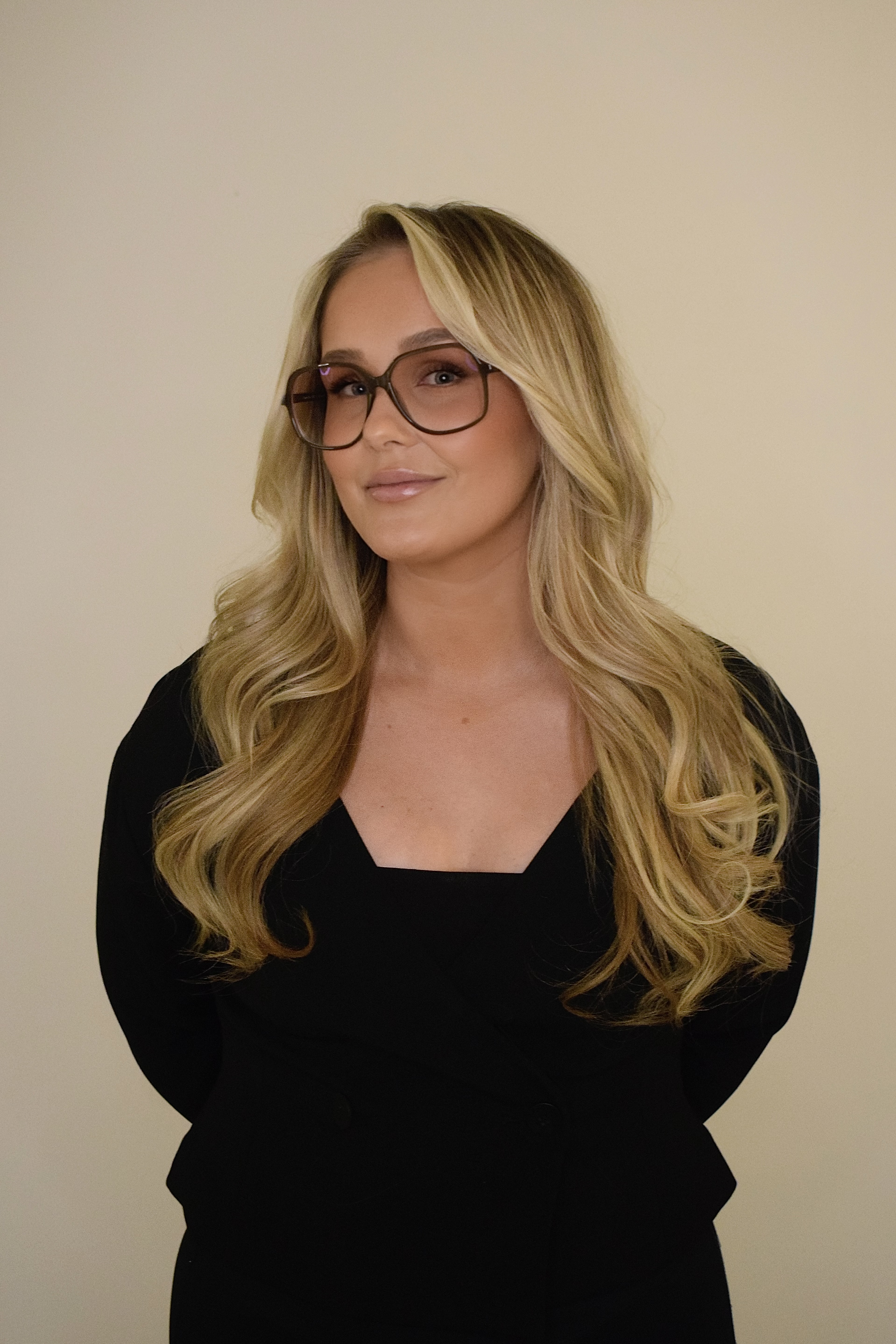 Facetune_06-01-2025-18-54-45