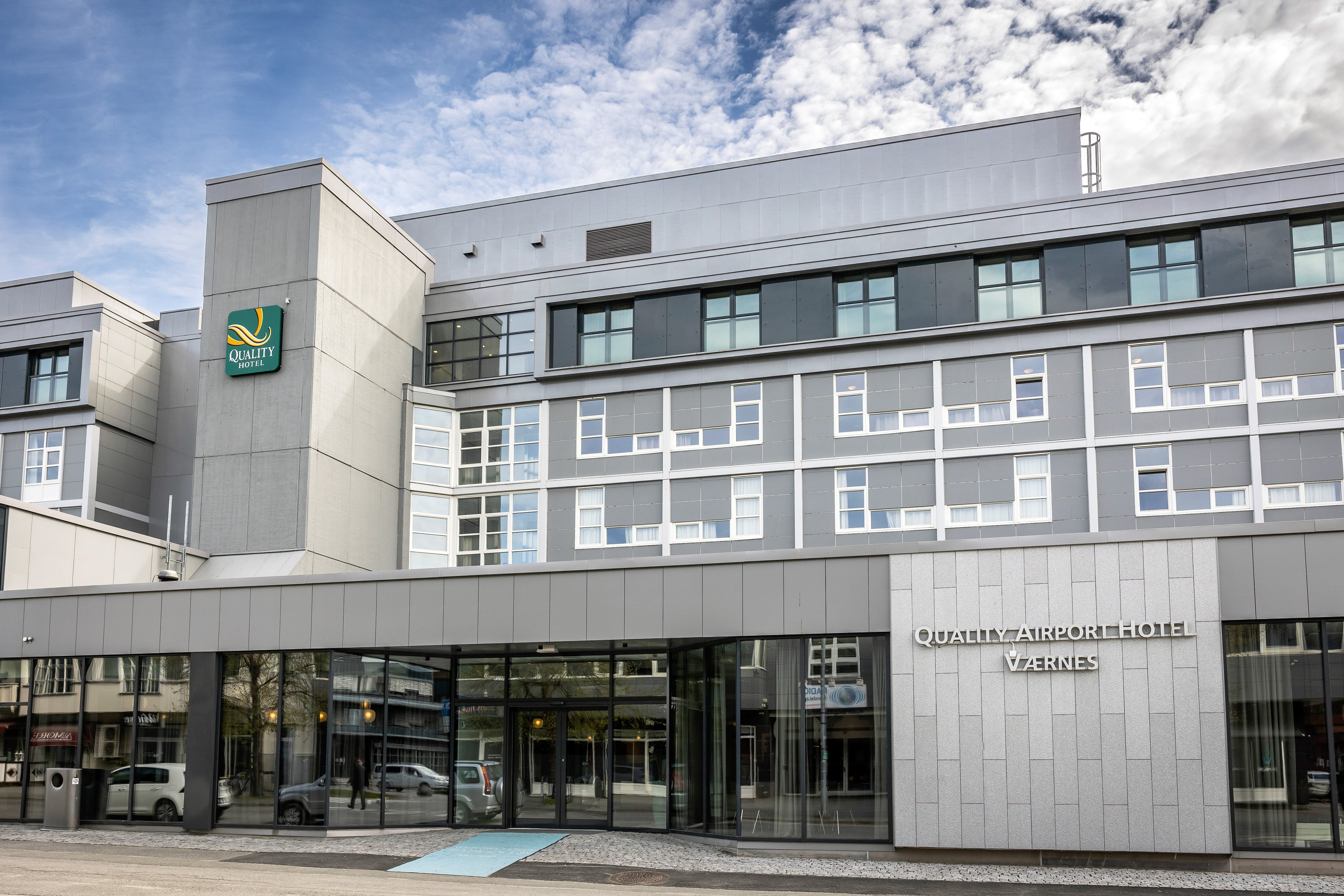 front-building-main-entrance-quality-airport-hotel-værnes