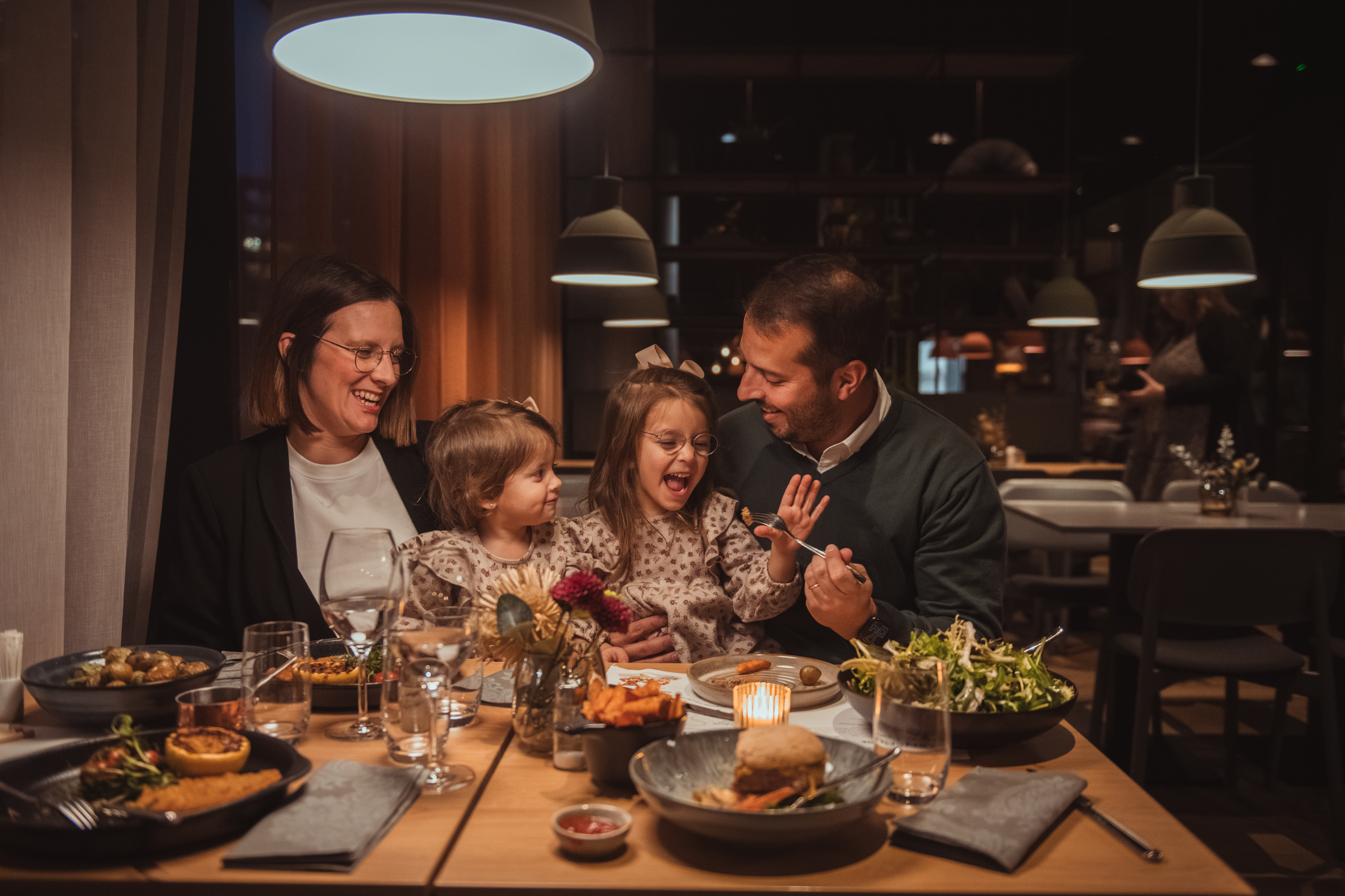 family-dinner-time-quality-hotel