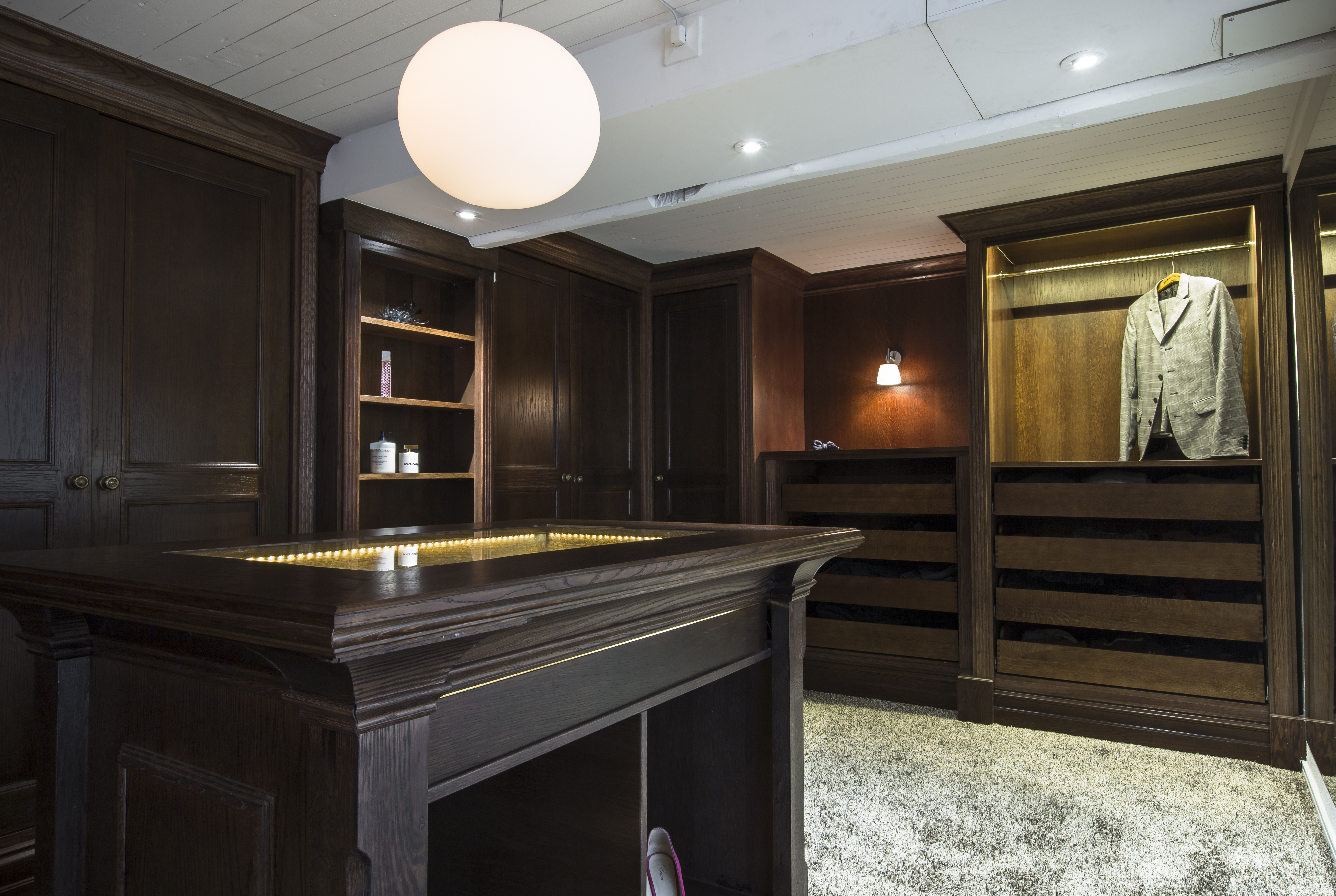 Taras-walk-in-closet-5681-2