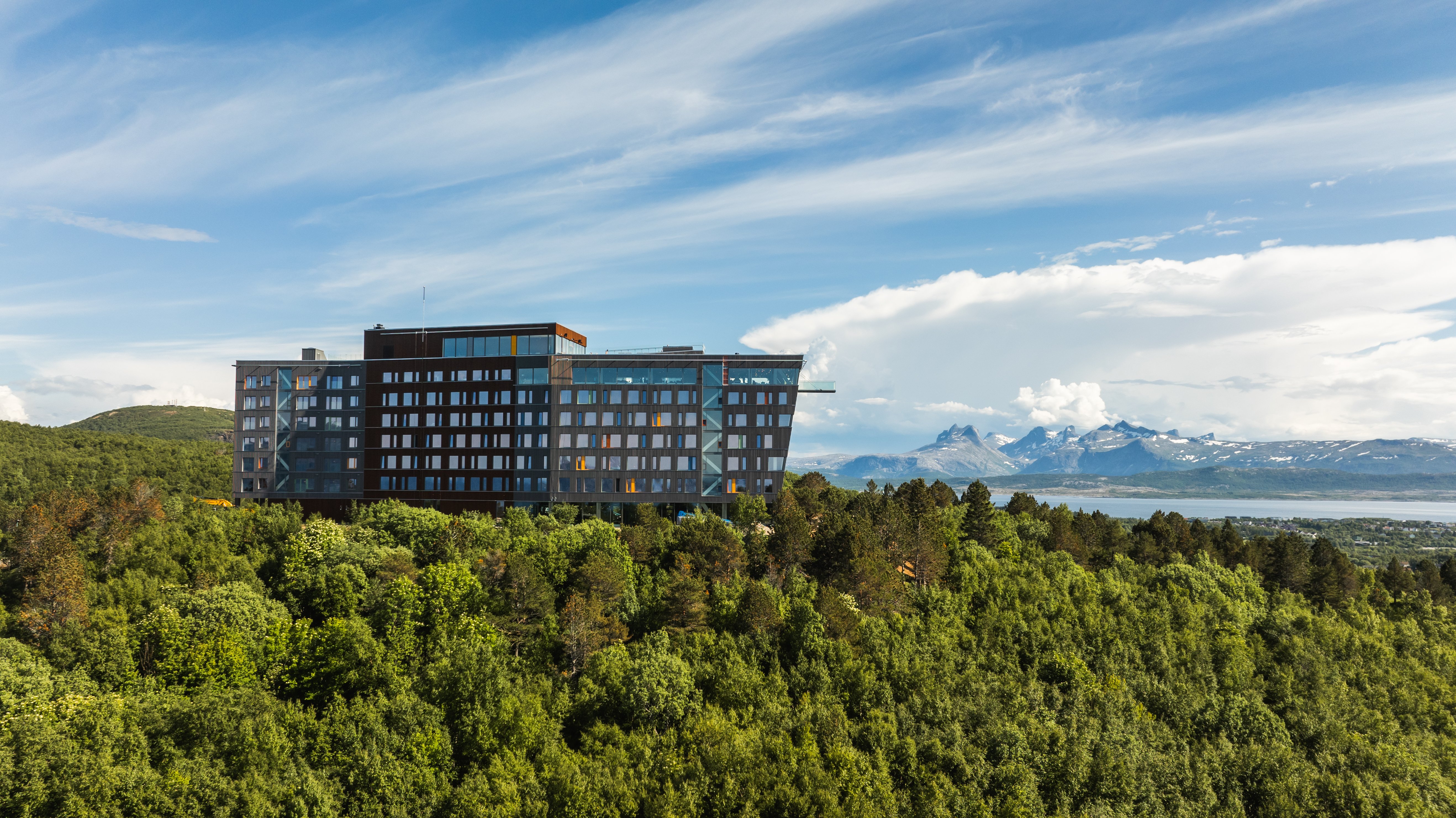 Exterior_facade_Wood Hotel Bodø (view Børvasstindan)