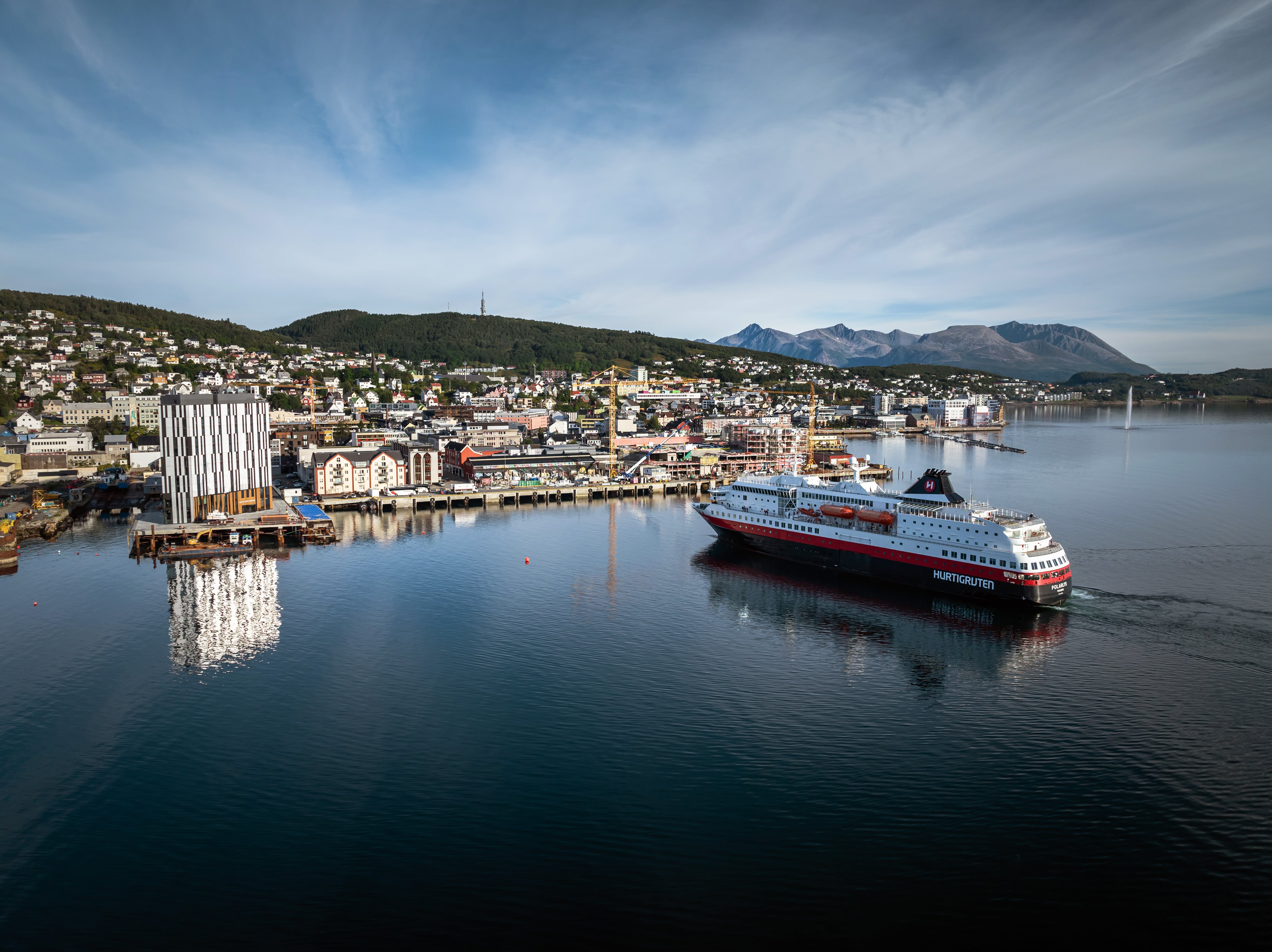 facade-hurtigruten-arriving-quality-hotel-harstad-(1)