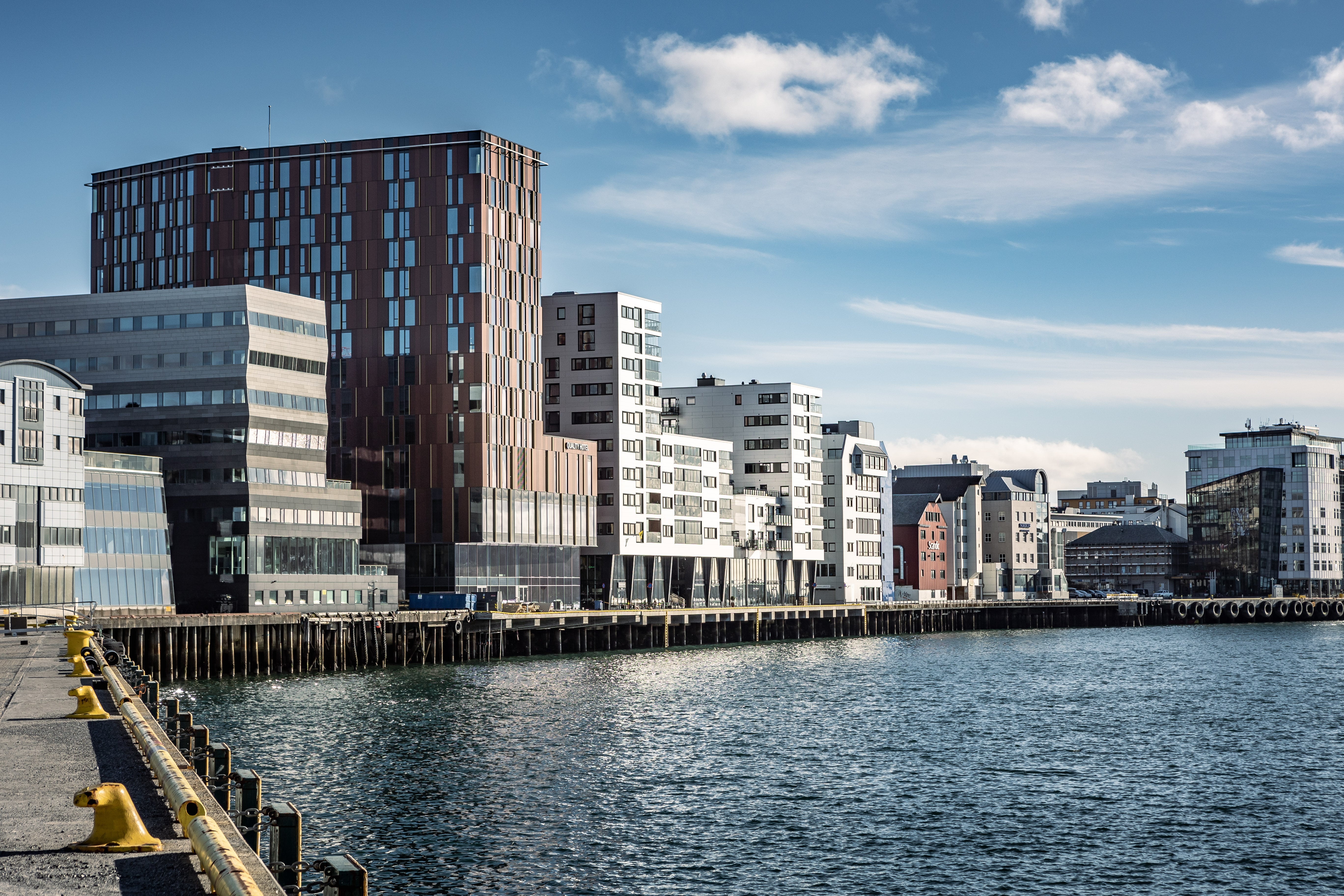 Exterior-blue-skies-summer-Quality-Hotel-Ramsalt