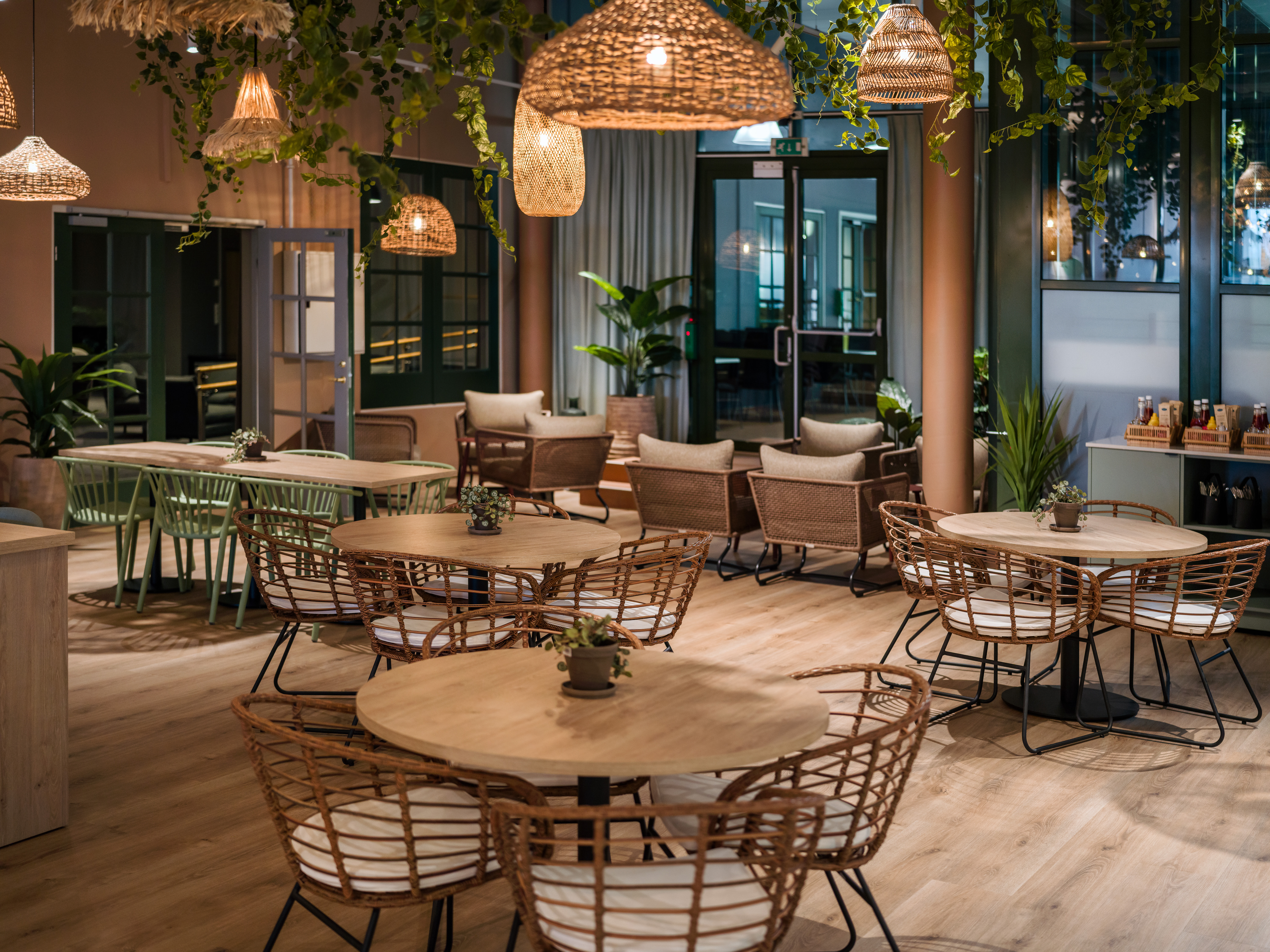 cafe-sulten-sitting-area-overview-superland-quality-hotel-sarpsborg