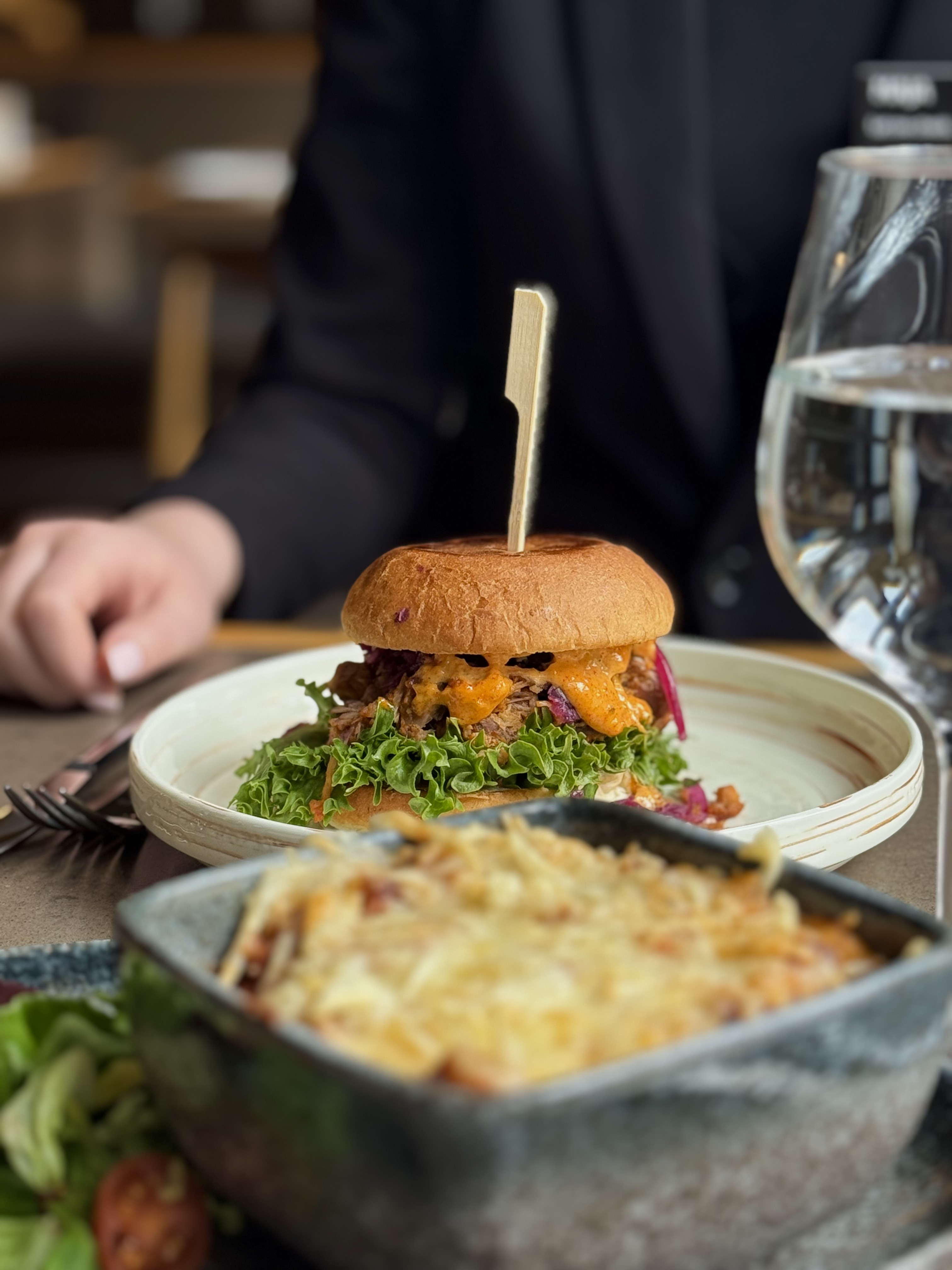 cafe-sulten-food-burger-lasagne-superland-quality-hotel-sarpsborg