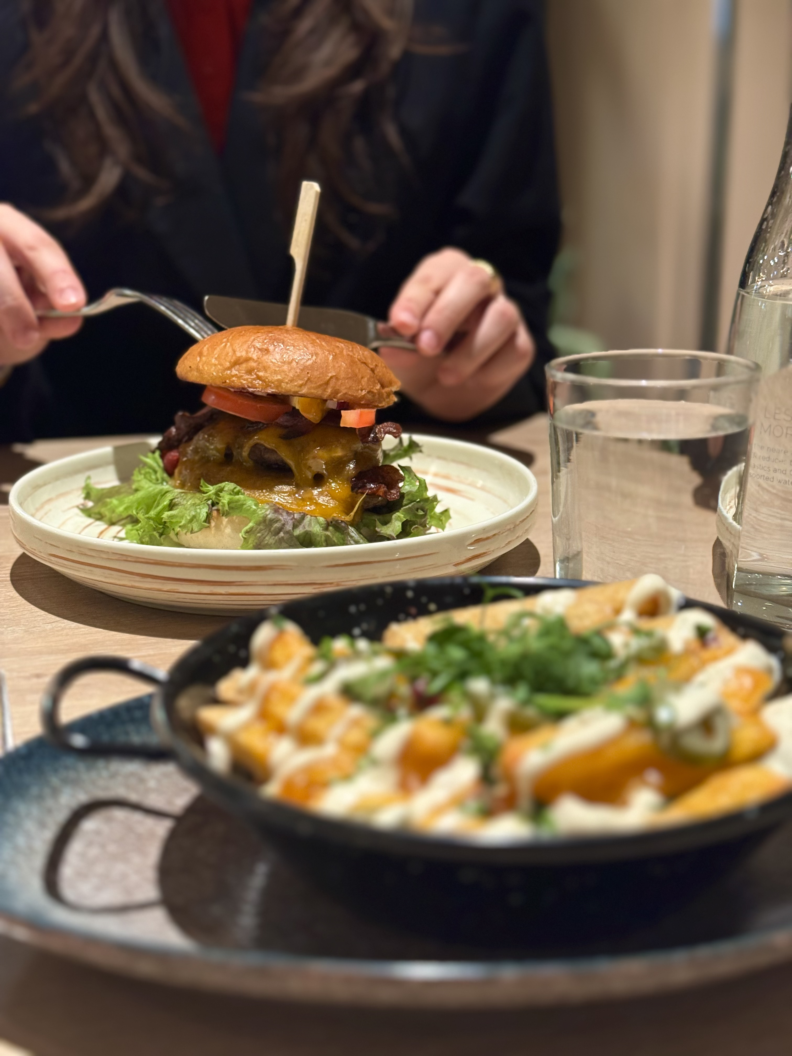 burger-loaded-fries-food-café-sulten-superland-quality-hotel-sarpsborg