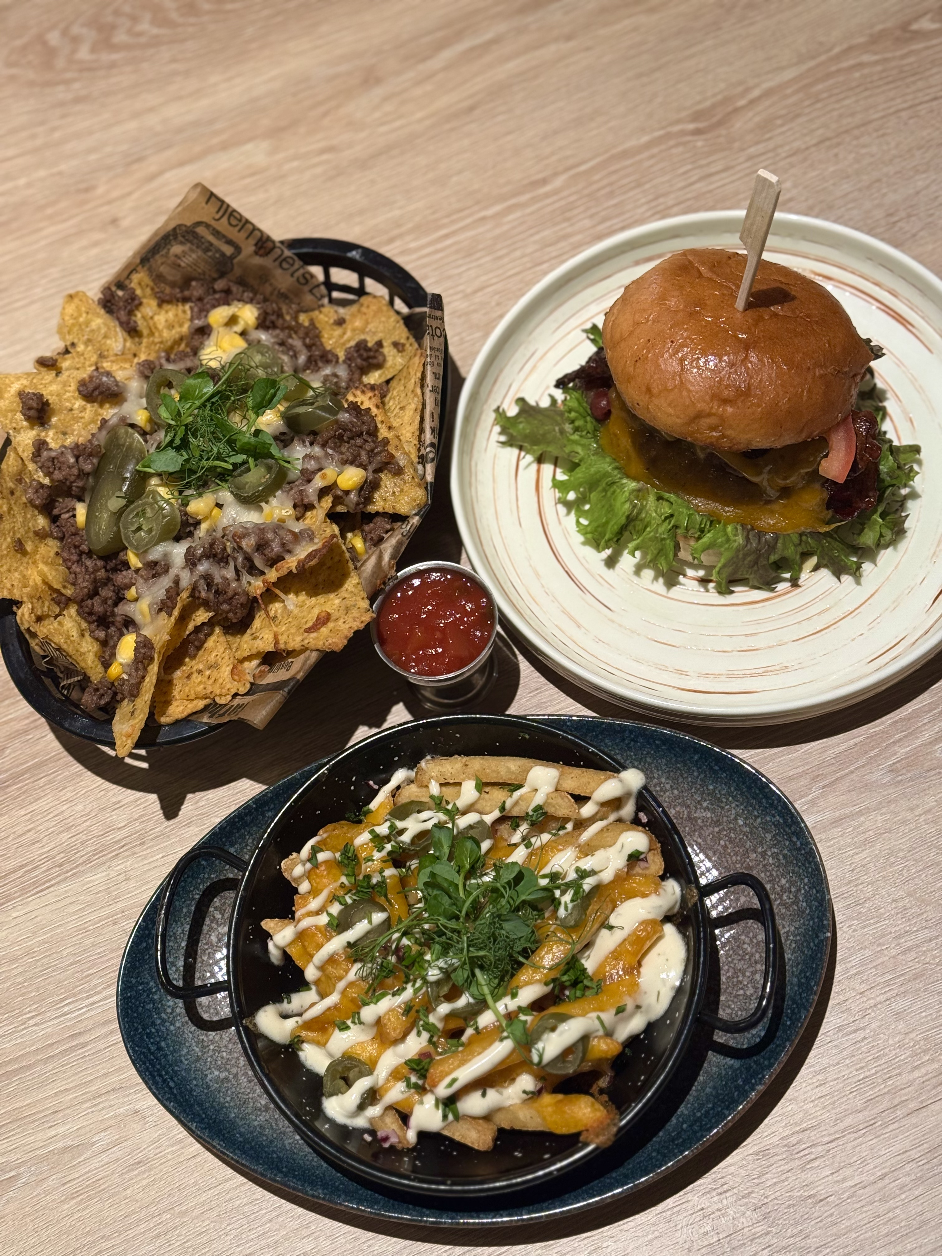 loaded-fries-nachos-burger-food-café-sulten-superland-quality-hotel-sarpsborg