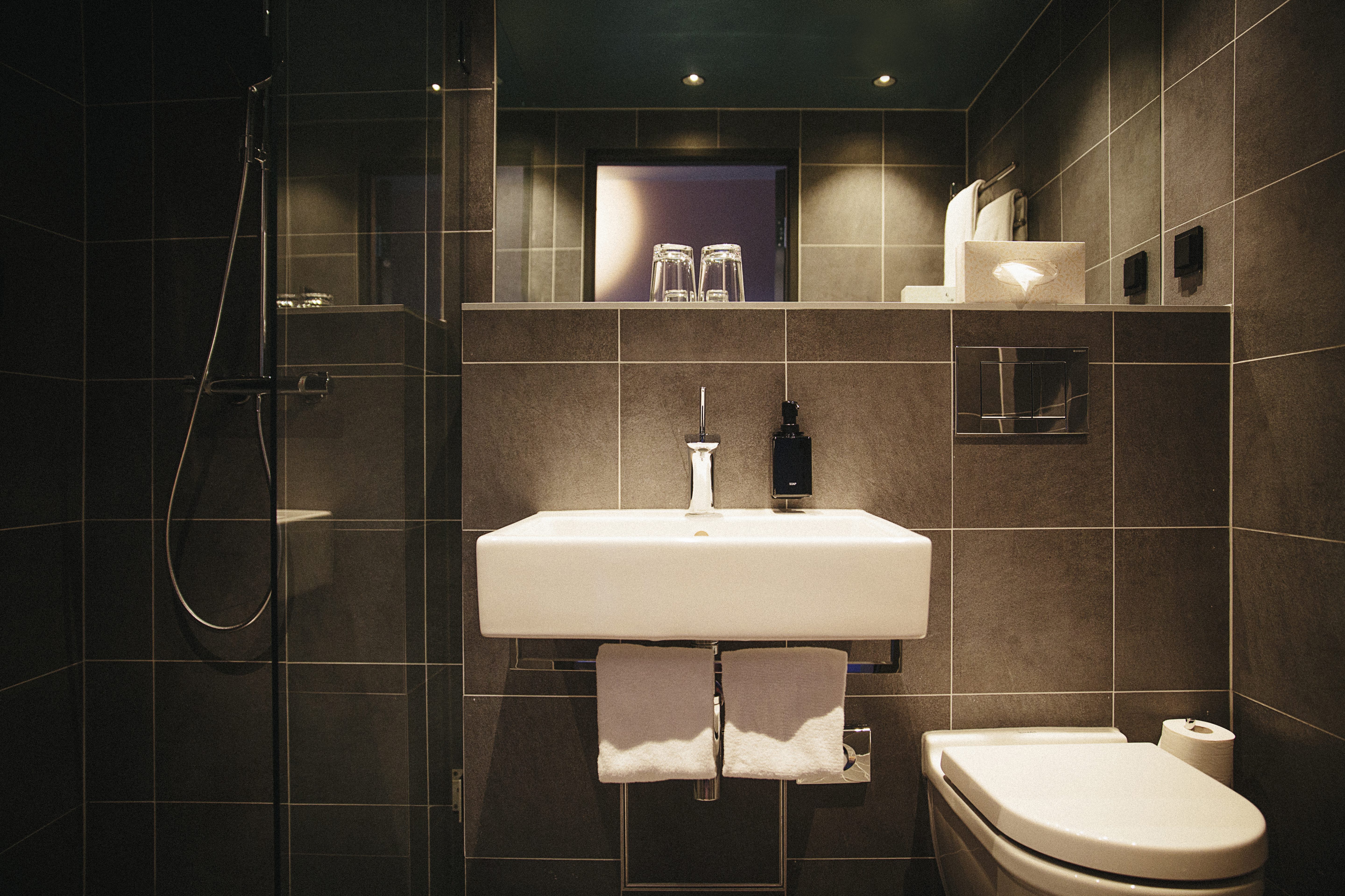 yasuragi_hotell_standardrum_bad