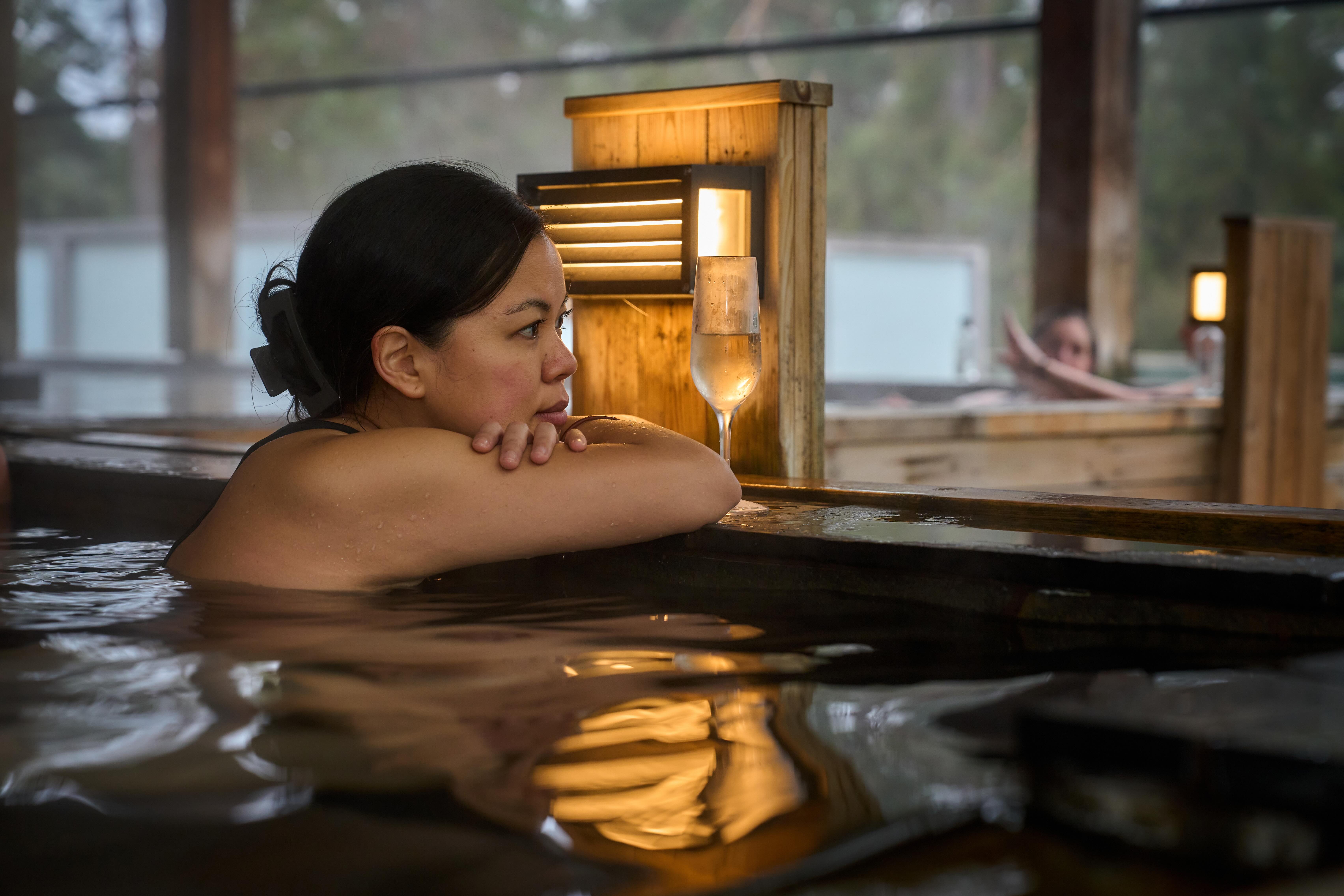 Yasuragi_hotspring_woman